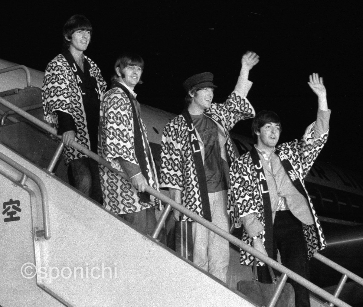 スポーツニッポン新聞社 スポニチ 公式 今日はどんな日 1966年6月29日 ビートルズ が初来日しました 法被姿が話題に スポニチフォト で振り返ろう 今日はどんな日 をチェック T Co Jzd74xwh21 ジョンレノン