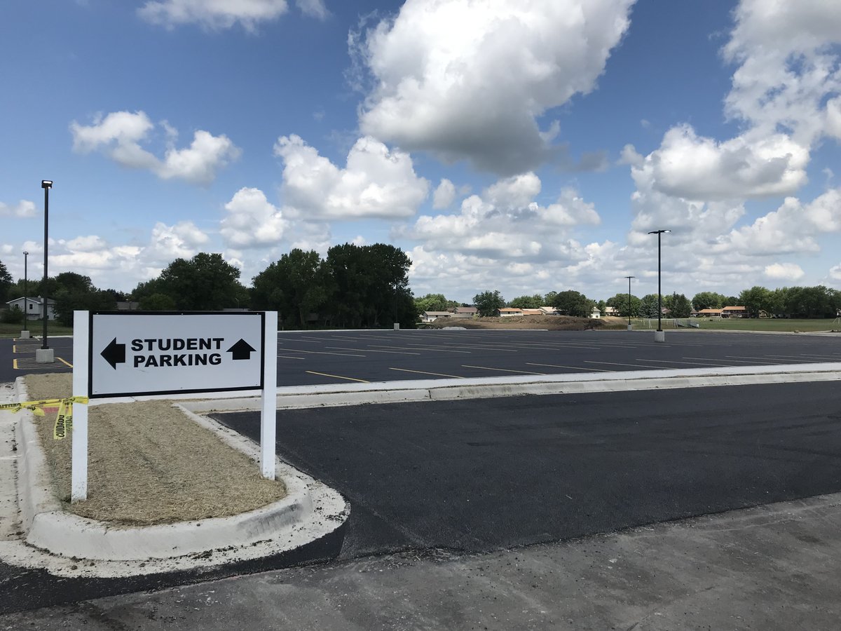 New student parking procedure: Please see Dr. Prickett's recent message about the new student parking permit process for McHenry High School.
mchenryil.apptegy.us/article/484866