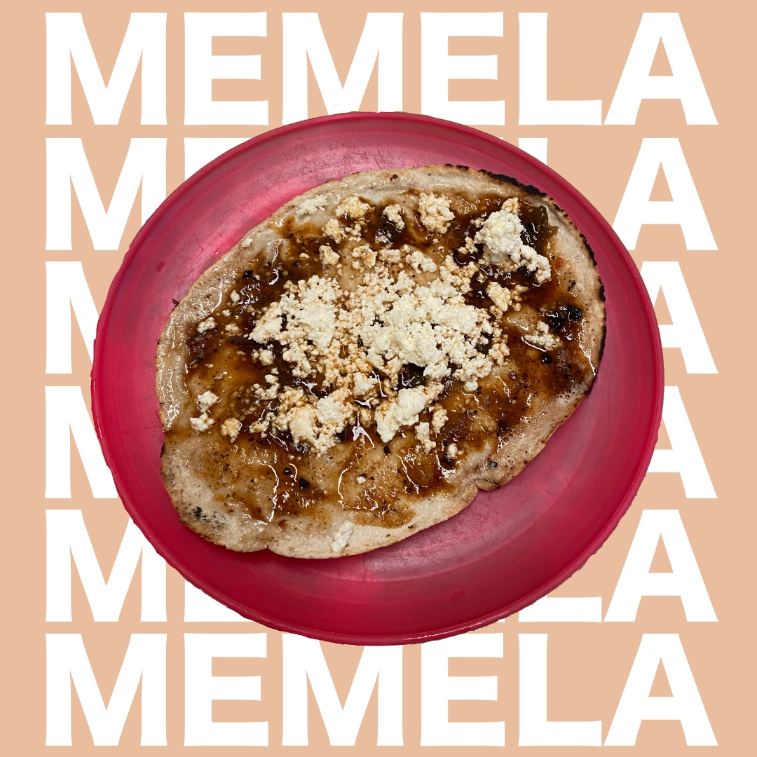 TheLatestFood's tweet photo. Existen registros sobre la memela en los textos de Fray Bernardino de Sahagún, donde se refiere a una tortilla cocida con chile. No es exclusiva de Oaxaca, pues en Puebla hay una feria tradicional dedicada a este delicioso platillo, la cual se realiza en Semana Santa. https://t.co/oXwDXAA1Mx