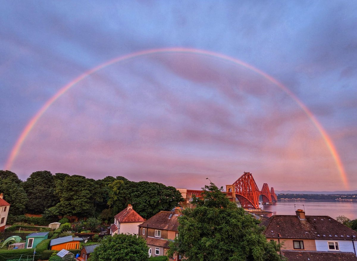 Sunset rainbow over the Firth of Forth this evening #rainbow #sunset @TheForthBridges #northqueensferry #fife #scotland