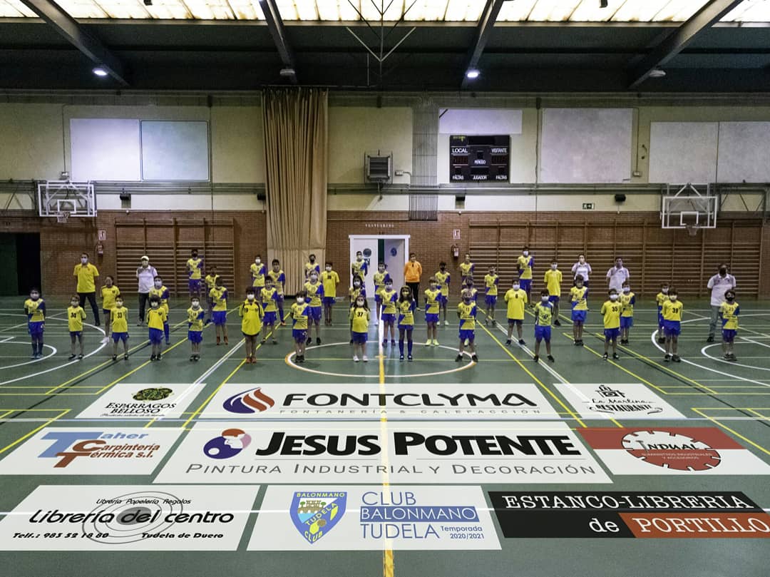 Un año más damos por finalizada la temporada.

Os deseamos a todos que paséis buen verano y que nos volvamos a ver en Septiembre arrancamos de nuevo con mas ganas de balonmano.🤾🏻‍♂️

 ¡1...2...3...TUDELA!🟦🟨