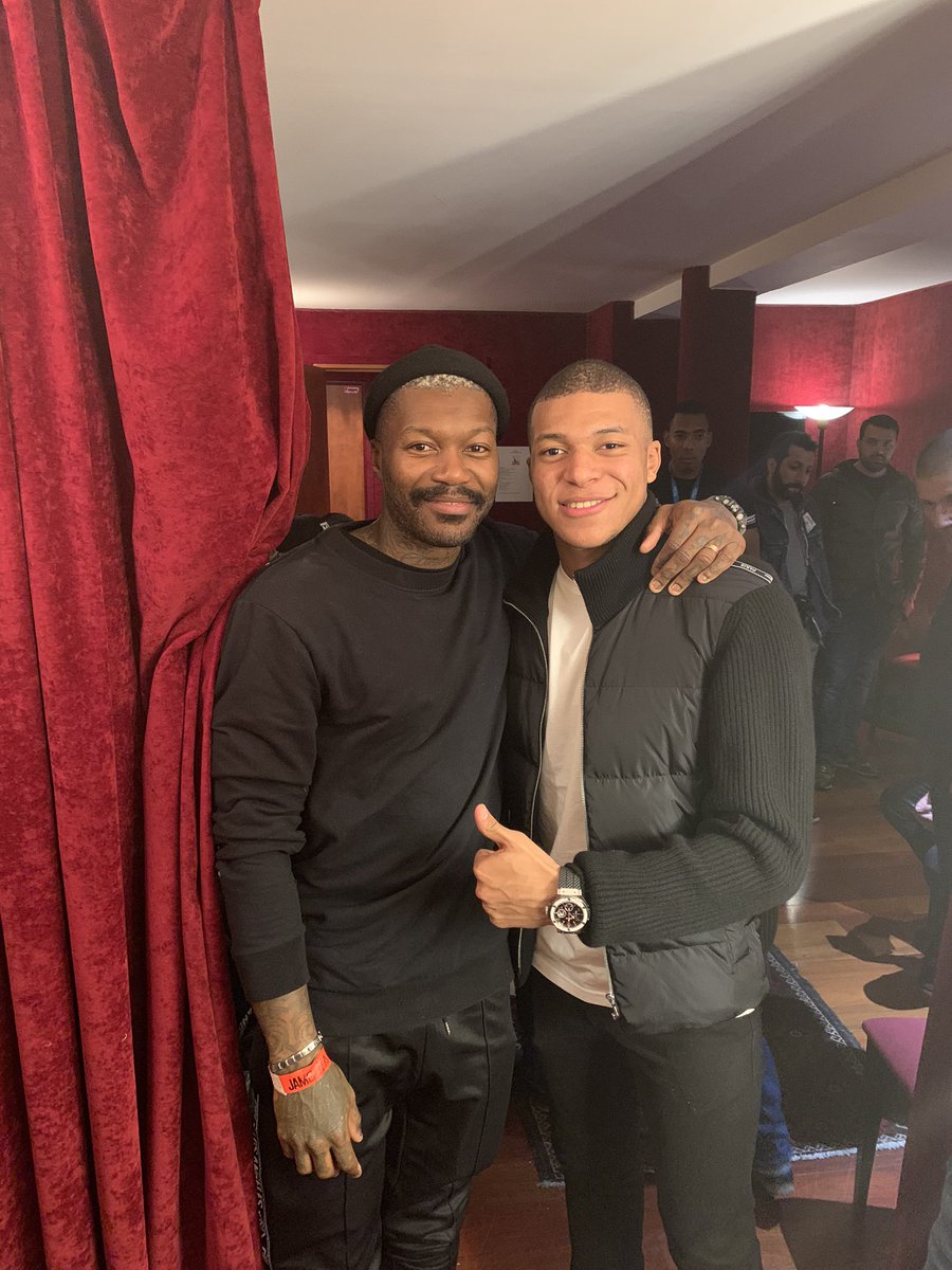Djibril Cisse (@djibrilcisse) on Twitter photo Garde la tête haute
Il n y a que celui qui ne fait rien
Qui ne se trompe jamais
<a href="/KMbappe/">Kylian Mbappé</a>
Sois fort
T es un champion Garde la tête haute
Il n y a que celui qui ne fait rien
Qui ne se trompe jamais
<a href="/KMbappe/">Kylian Mbappé</a>
Sois fort
T es un champion