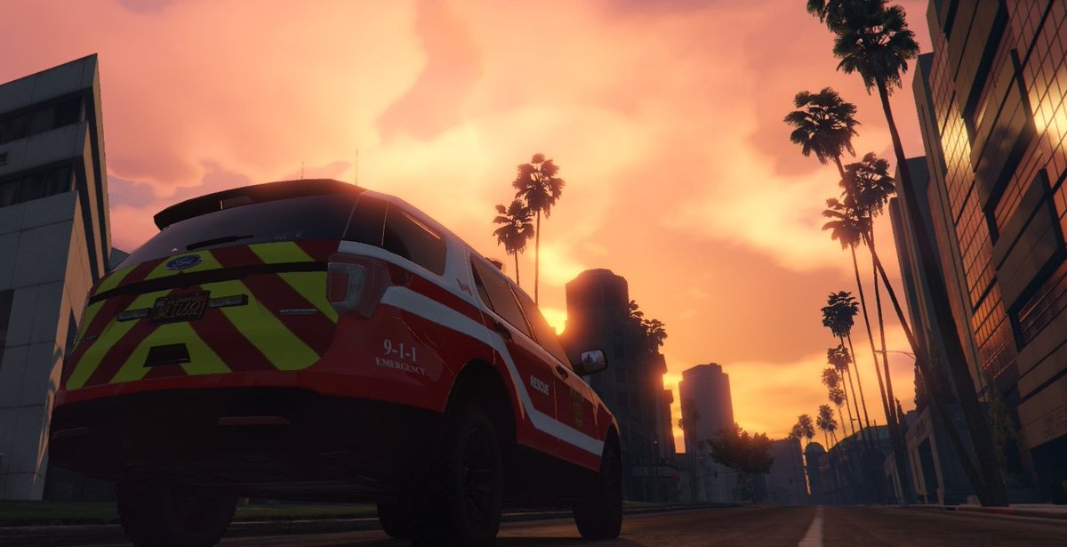 LSMDFronterasRP's tweet photo. En la LSPD y LSFD cuenta con una flota de vehículos preparados y adaptados para todo tipo de situaciones de rescate o atención médica, si estas en peligro no te rindas, la vida puede ir de cero a cien muy rápido y ellos no se rendirán nunca.

En caso de urgencia llámanos: 912🚑💨 https://t.co/OxDx0U37iv