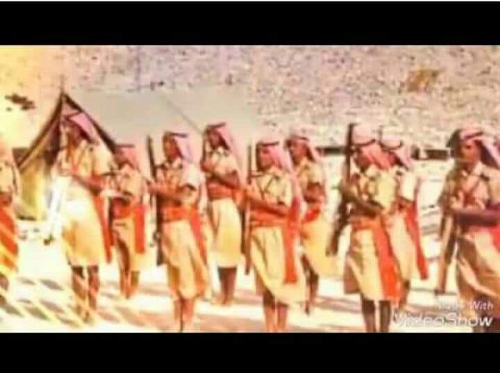 AlsheriMuthana's tweet photo. 💢 *جيش البادية الحضرمي* 

▪ كان جيش الباديه الحضرمية من  أفضل جيوش شبه الجزيره العربيه في تلك الفترة. حيث أتُّبع في تشكيل هذا الجيش النّمط الأردني الذي قام عليه تشكيل “جيش البادية الأردني” . وكانت المهمة الرئيسة لجيش البادية الحضرمي هي حفظ الأمن في محمية عدن الشرقية
1/9 https://t.co/VyDjuAzxgh