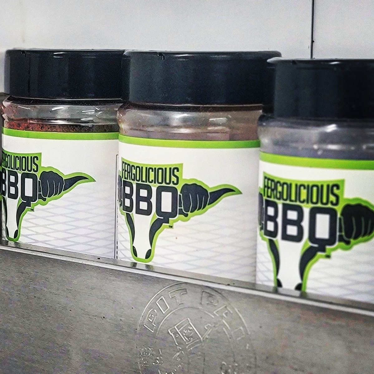 FergoliciousBBQ's tweet photo. The @FergoliciousBBQ trailer rollin deep on that LUV!  

#RubSumLUV #bbqlife #bbqfamily #bbqnation #kcgrillingco #kcbs #backyardbbq #rublife #oldworldspices https://t.co/AR3svhnyP2