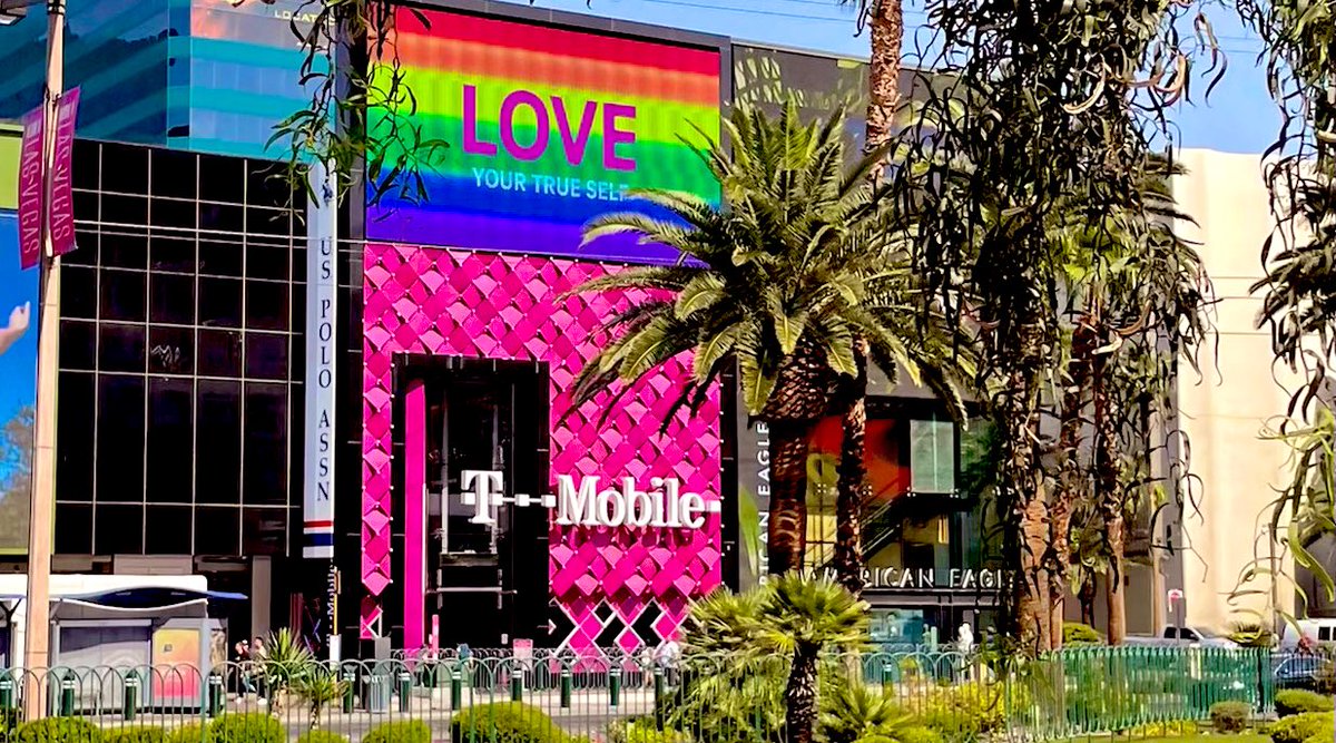 JonFreier's tweet photo. What Pride looks like in our @TMobile Signature Stores ❤️🧡💛💚💙💜 https://t.co/cna5nzqtN0