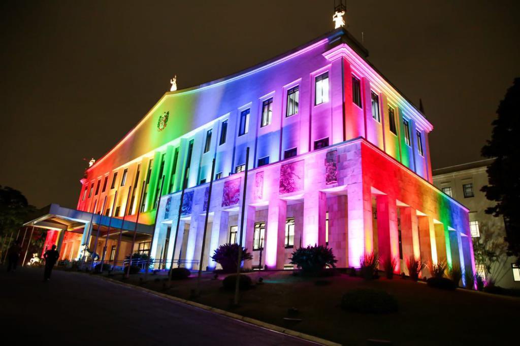 Rafa_Purps's tweet image. Que esse orgulho continue por todos os dias do ano. Que nossas cores nunca sejam apagadas. #pride