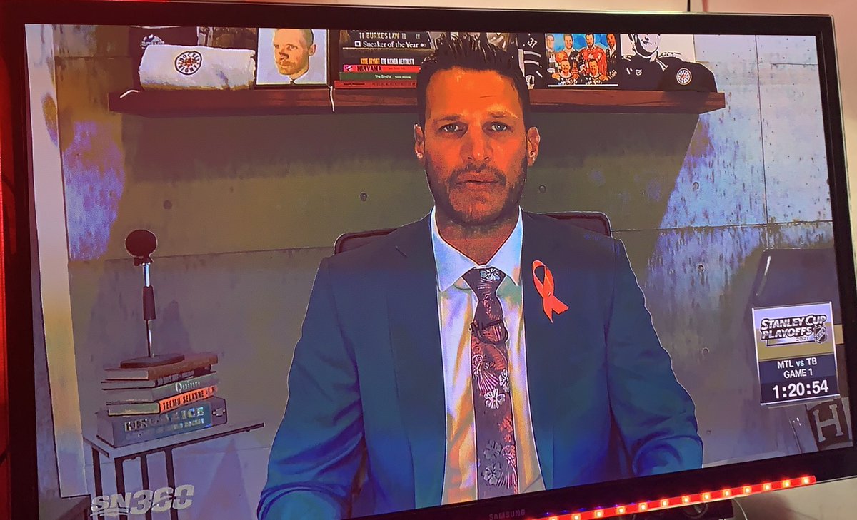 LocoLaker24's tweet photo. Why does this man have a pic of Corey Perry's stitched up face in a frame?! ๐ญ๐ญ๐ญ๐๐๐
#SN360 https://t.co/tGkYGFWU6k