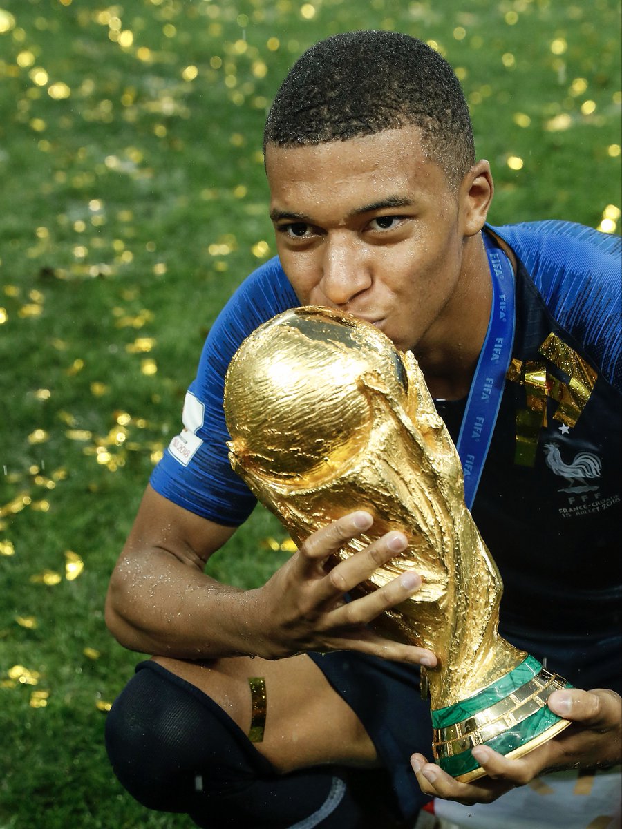 Reviens-nous plus fort pour 2022. Il y a de grandes choses qui t’attendent (encore). 🇫🇷