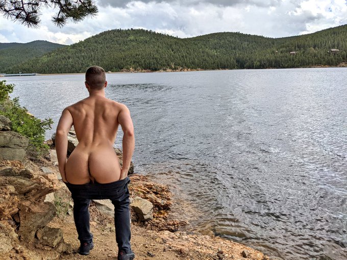 Snack by the lake!? ? #gays #gayass #gayoutdoors #gayexhibitionist #gayotter https://t.co/RUDLtOeb5V