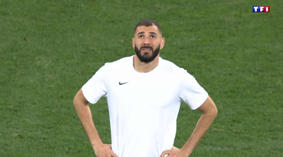 lnstantFoot's tweet photo. Putain, cette image... C'est trop.

@Benzema 😔❤️ https://t.co/6r9O9fbkEs