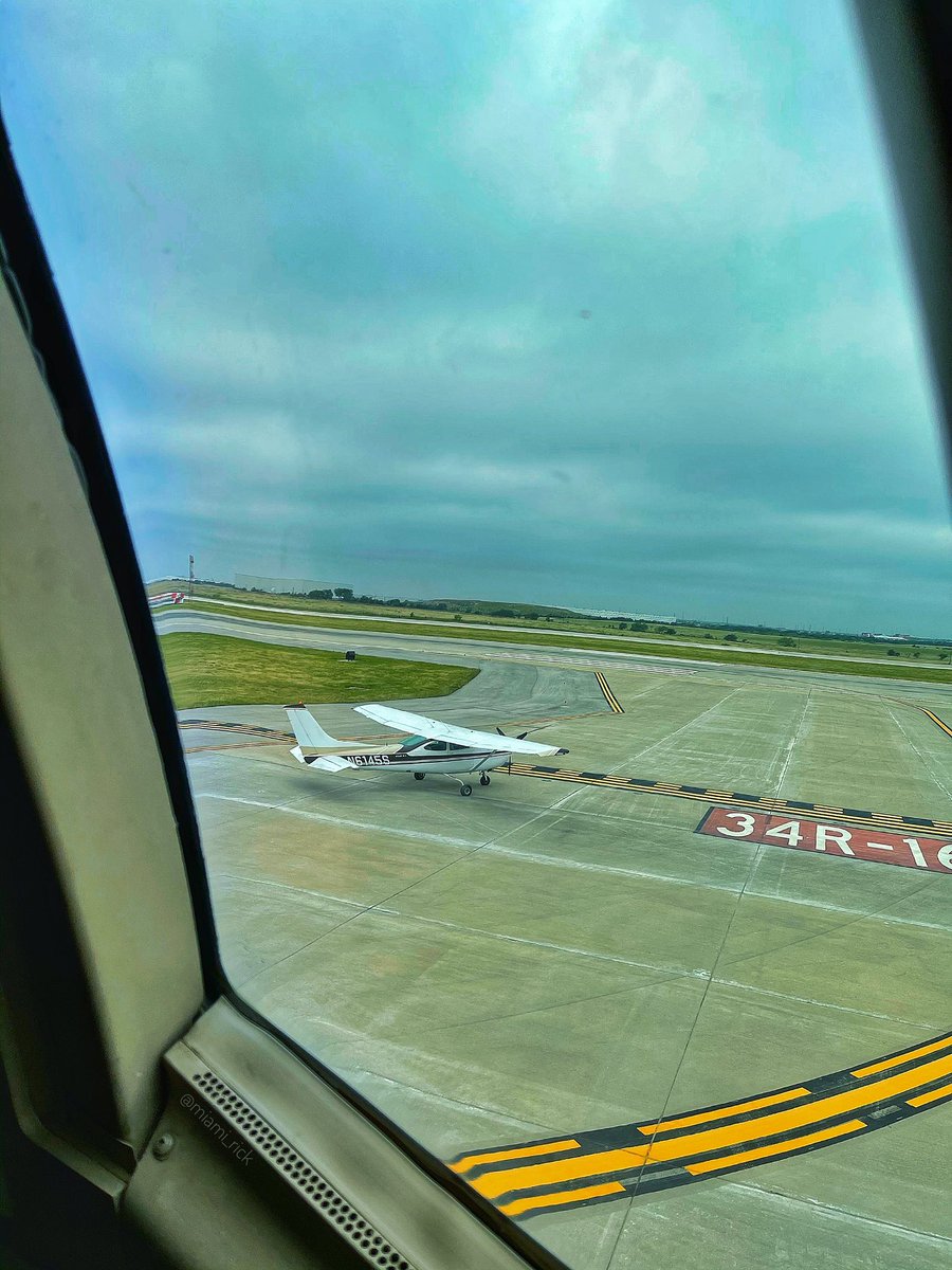 miami_rick's tweet image. #OnceUponATime it was me looking up at the heavies taxiing past, dreaming of the day it’d be me on the left seat of that heavy. Today it’s me looking back on the journey to this seat and on the sacrifices we make as professional aviators every time we leave our families to fly.