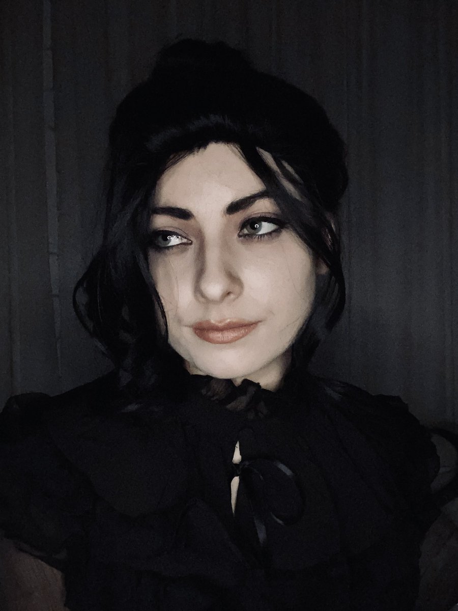 Qaazarrr's tweet photo. @BekkaPrewitt @andi_norris This game has taken over my life &amp; now I have become Bela… I watch your streams while I livestream, it makes my day :-) (+A quick Donna cosplay that I put together ❤️) @ResidentEvil #cosplay #ResidentEvilVillage #beladimitrescu #DonnaBeneviento https://t.co/CghToSbBGD
