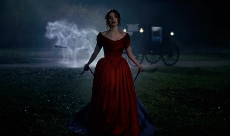 azanavit's tweet photo. não supero a beleza da hailee nas cenas que ela usa esse vestido https://t.co/D5KHjsE6EO