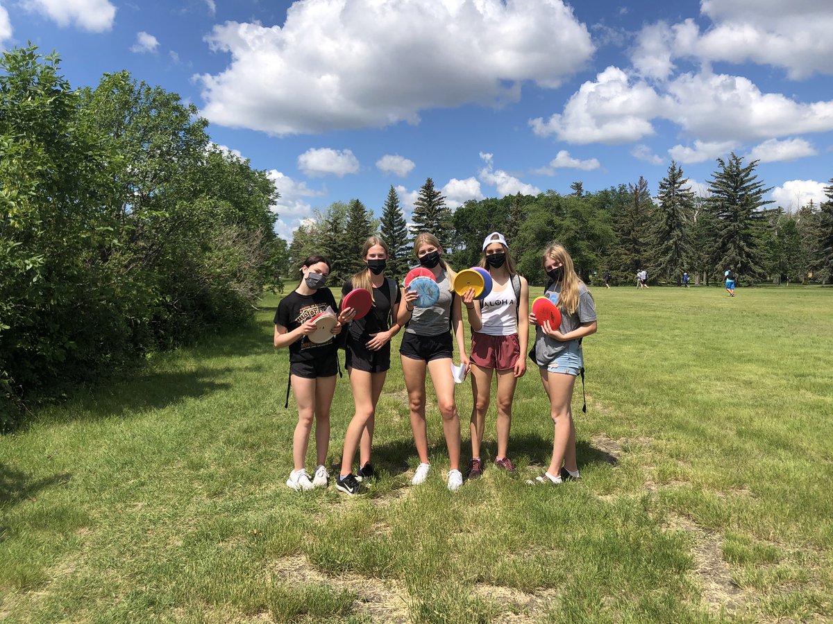 It was a great day for disc golf with these <a href="/wshawrylak/">W.S. Hawrylak School</a> Huskies! Thanks to the Regina Disc Golf Assoc. for the equipment loan! #huskiesLEAD