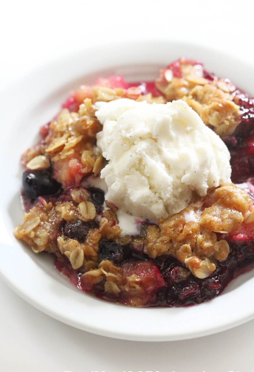 Pair it with your favorite #dairyfree ice cream!  😍#GlutenFree Blueberry Rhubarb Crisp wp.me/p4UrDz-7it #vegan #allergyfree <a href="/So_Delicious/">So Delicious</a>