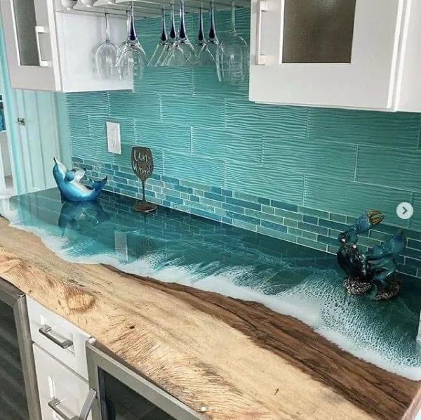 barndominium_us's tweet photo. A kitchen counter top made with resin to look like a beach. https://t.co/4Tcawt9SFA