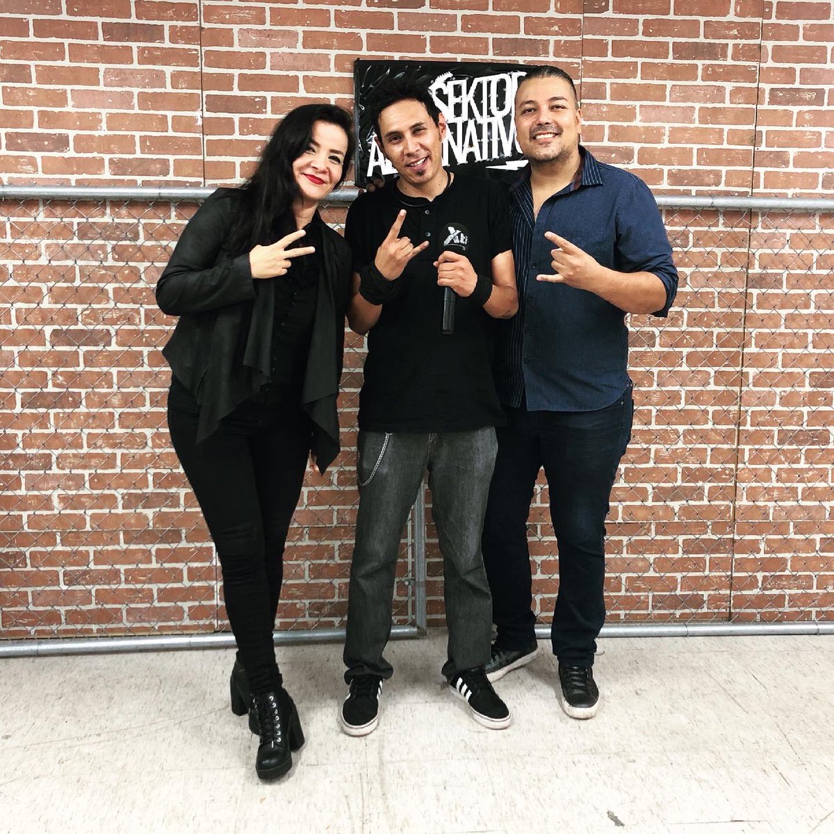sektalternativo's tweet photo. Este #MiércolesAlternativo traemos para ti grandes invitados!!
@MACHINGON
#RodolfoGonzalez & #GiordanaRodarte
@ColoresSantosMx
¡Te esperamos!
📅 Miércoles 30 de Junio
⏰ 7 PM
📺 @xtitv #Canal71 #Izzi
🤳 Transmisión simultánea por #FacebookLive https://t.co/HGJDaCuRnD