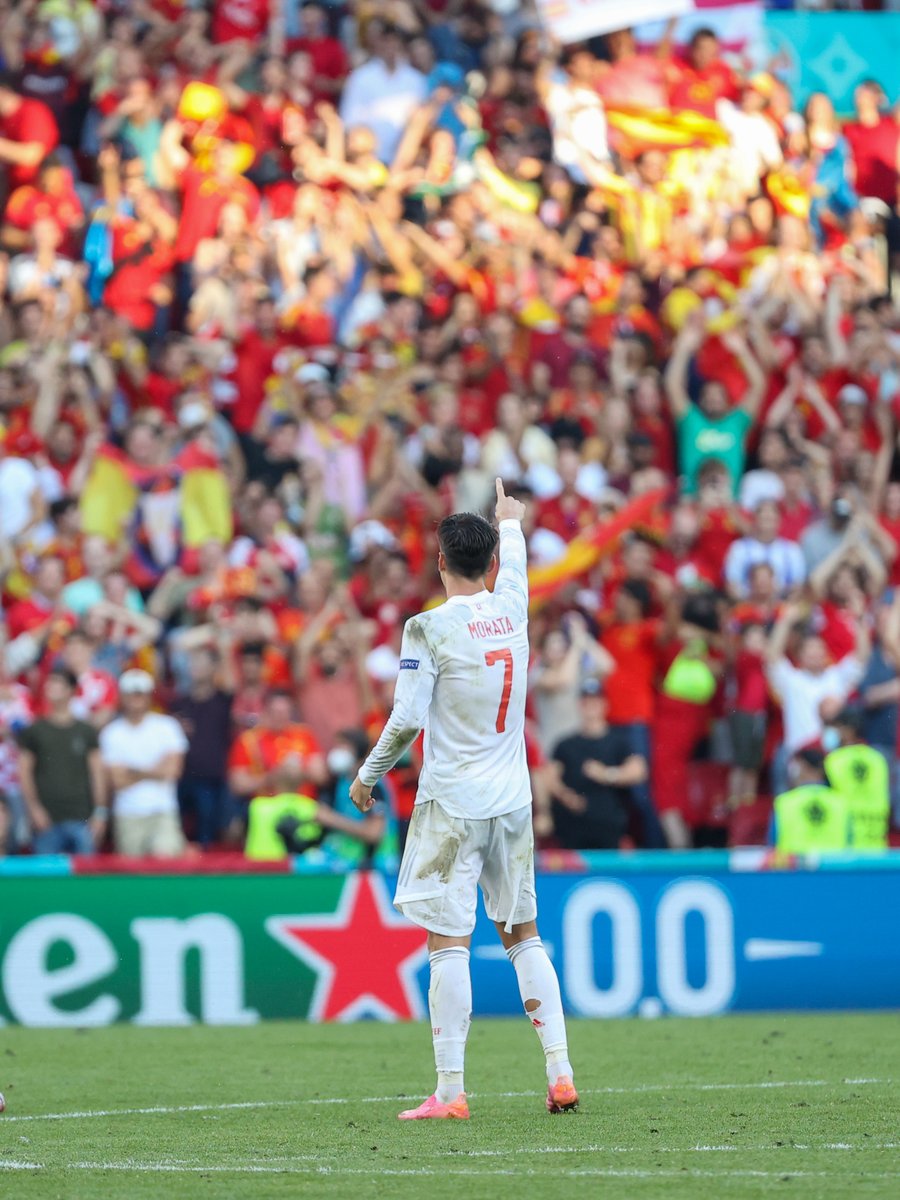 SEFutbol's tweet photo. 📸 Nos vamos a la cama recordando momentos que ya son inolvidables.

😴 ¡¡BUENAS NOCHES!!

#SomosEspaña 
#EURO2020 https://t.co/iUbarYFaom