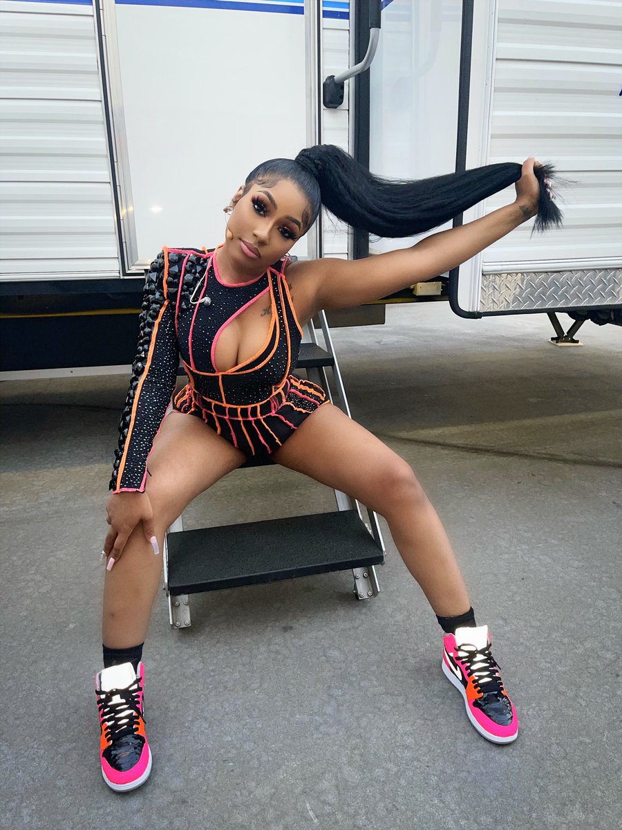 YungMiami305's tweet photo. Ass, Ass, Assssssss! https://t.co/kQWiA2jiJW