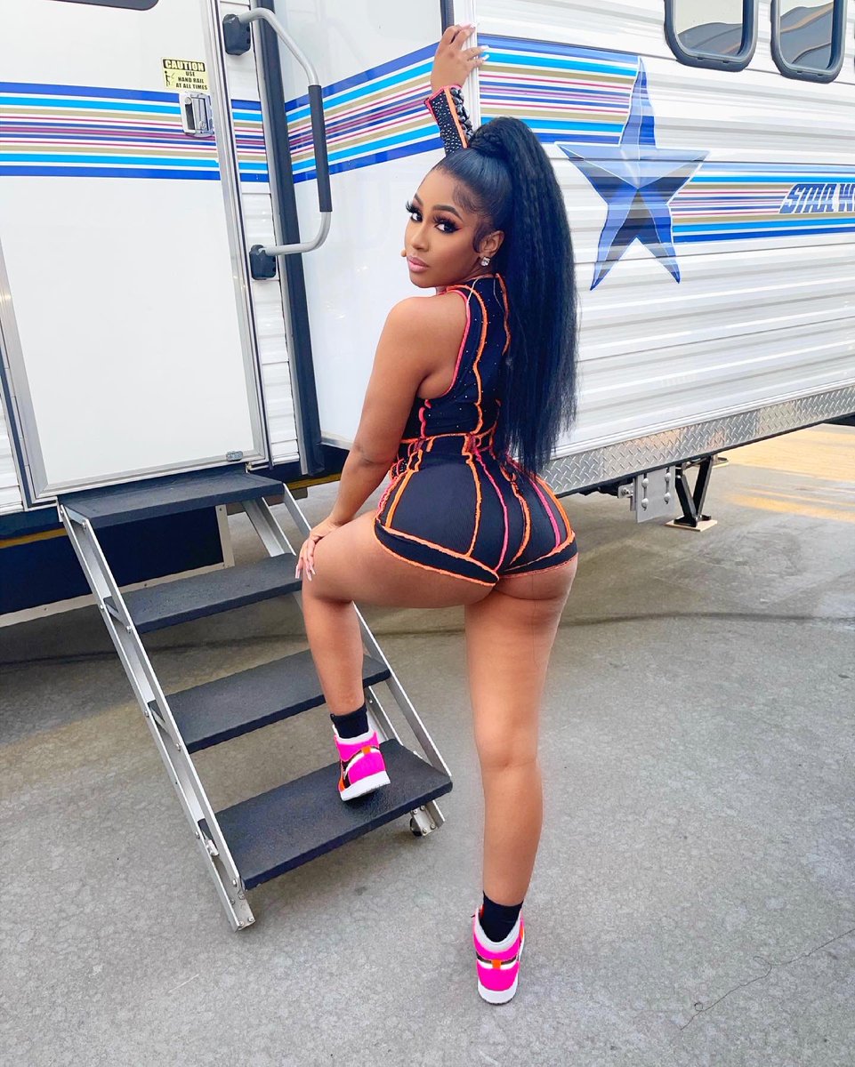 YungMiami305's tweet photo. Ass, Ass, Assssssss! https://t.co/kQWiA2jiJW