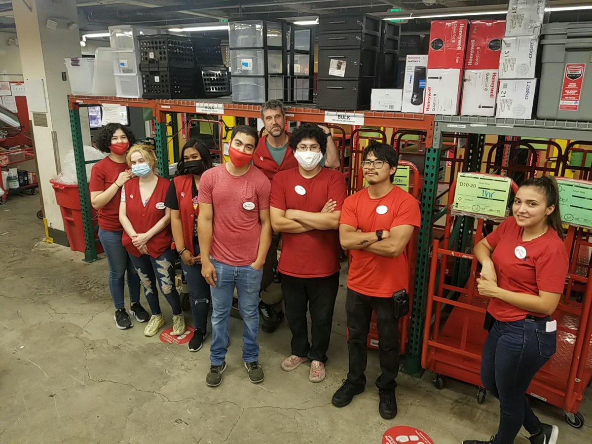 Truck arrived and pushed in 2 hrs. We have the most amazing TEAM. Getting items out for our Guest to shop ..#T3242  🤩... #CareGrowWin <a href="/CaitHumphries/">Caitlin Humphries</a> <a href="/FFandF_Adam/">Adam B</a> <a href="/AllanRRodas/">Allan Rodas</a>