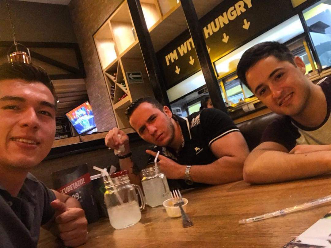 SingleMM5's tweet image. Con los mayatitos..😅✌🏻😈