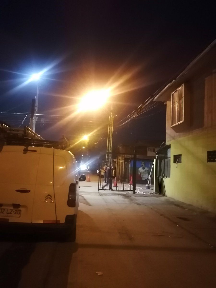 El__monito's tweet photo. @ClaudiaPizarro @CGE_Clientes Gracias alcaldesa por su gestión!!!!

Ya están solucionando el problema https://t.co/ojIdc66BZQ