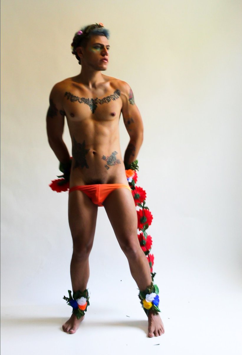 HunterTwunk's tweet photo. RT si quieres 😏 https://t.co/07NcOrOWLi