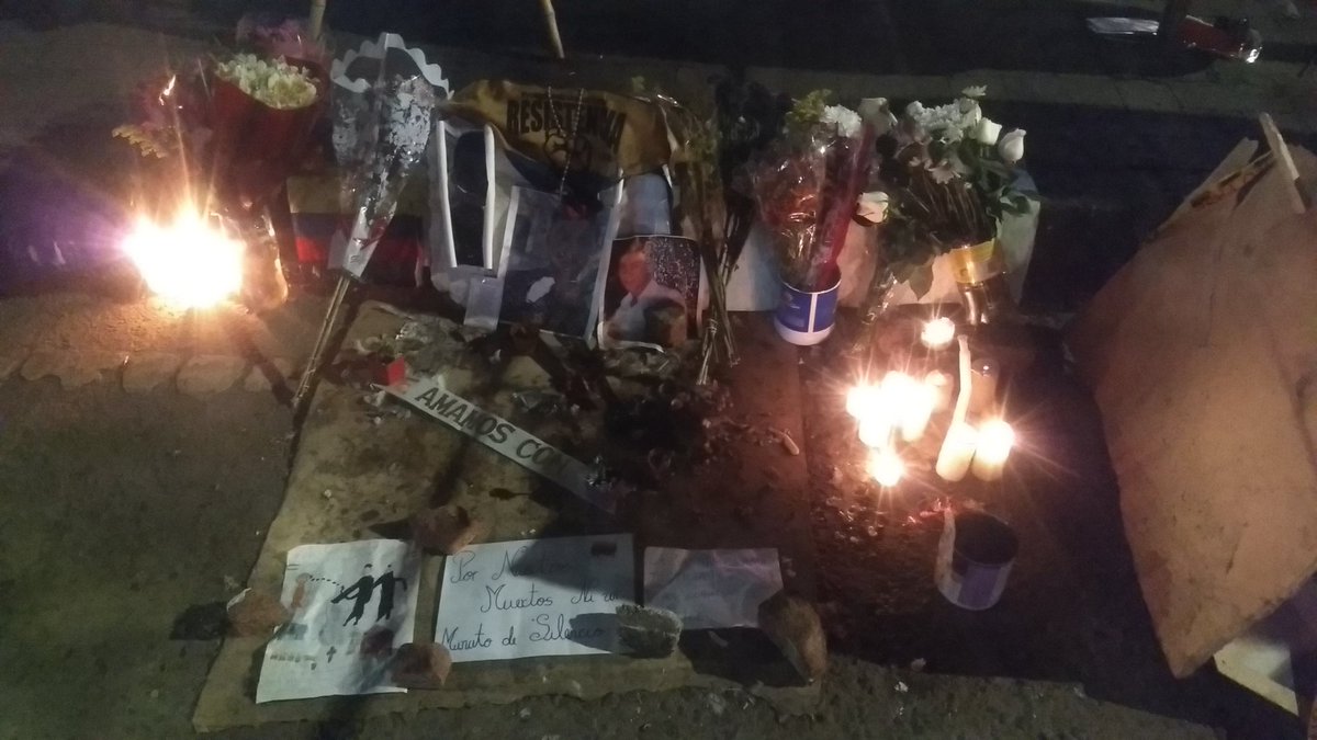 EscudosAzules's tweet photo. Este es el homenaje que hicieron a Christian David Castillo - Portal Suba.
NO OLVIDAMOS. https://t.co/M3wdsNuwAc