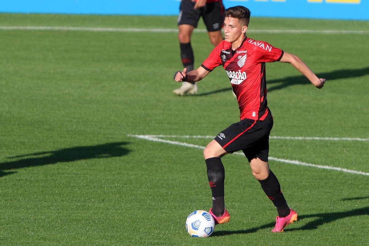 lamarcacomunica's tweet photo. De volta!
O #ClienteLaMarca Gustavo Braga voltou a campo com o Athetico Paranaense, contra o São Paulo, pelo Campeonato Brasileiro sub-20. Boa temporada, craque. https://t.co/Eo4dgjslGq