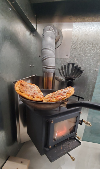 TinyHouseMP's tweet photo. It's about  100 degrees today here in Edmonton (well, really 'only' 37 °C). Pretty much as HOT 🥵🥵 as this delicious pizza felt inside the cubic mini! 
#tinyhousenation #tinyhouselife #cubicministoves https://t.co/Fn1s7NF2aj