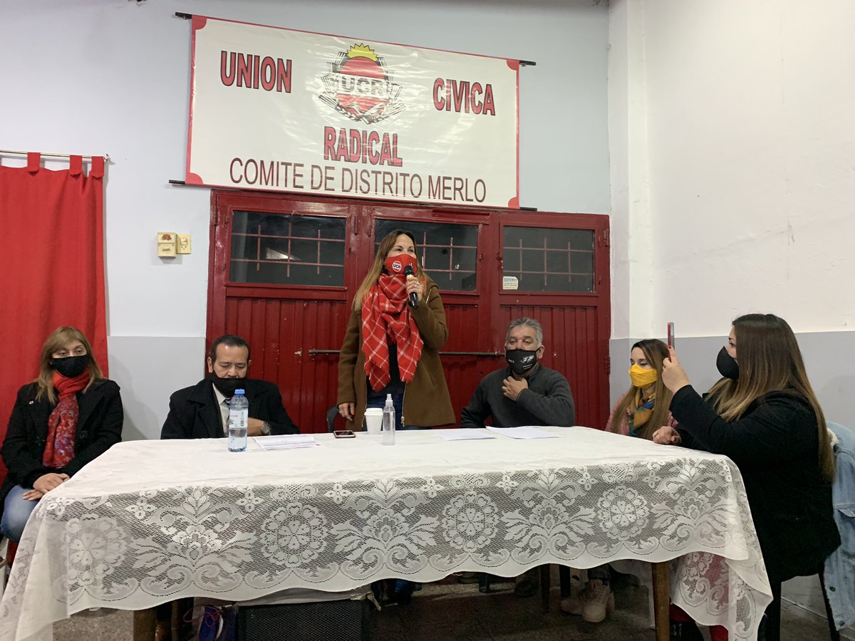 dearmapaola's tweet photo. ASUNCIÓN DE AUTORIDADES 

En el día de hoy se llevo a cabo la asunción de autoridades del Comité Radical de Merlo. Pusimos como prioridad levantar al partido y que vuelva a ser de los afiliados y no de unos pocos. https://t.co/ing8pPAO0b