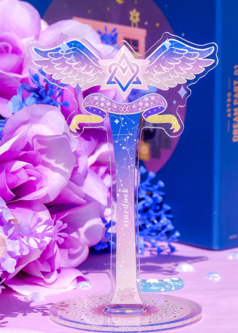 starryhours_ky's tweet photo. the acrylic stand designs and what they mean:

🌃 stardusk - representing the time before night when the sun sets; the finish of a journey 💜💙
🌆 stardawn - representing the time before daybreak; the beginning of a new day 💛💜

#ASTRO #아스트로 #AROHA
➡️ https://t.co/MRYGv6XIRm https://t.co/k8VdZpaW1h