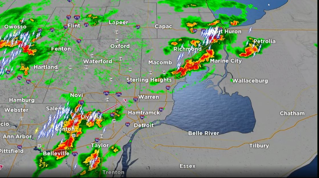 Local4News's tweet image. Storms popping up around SE Michigan, but there are currently not any severe storm warnings in effect. ClickOnDetroit.com/weather