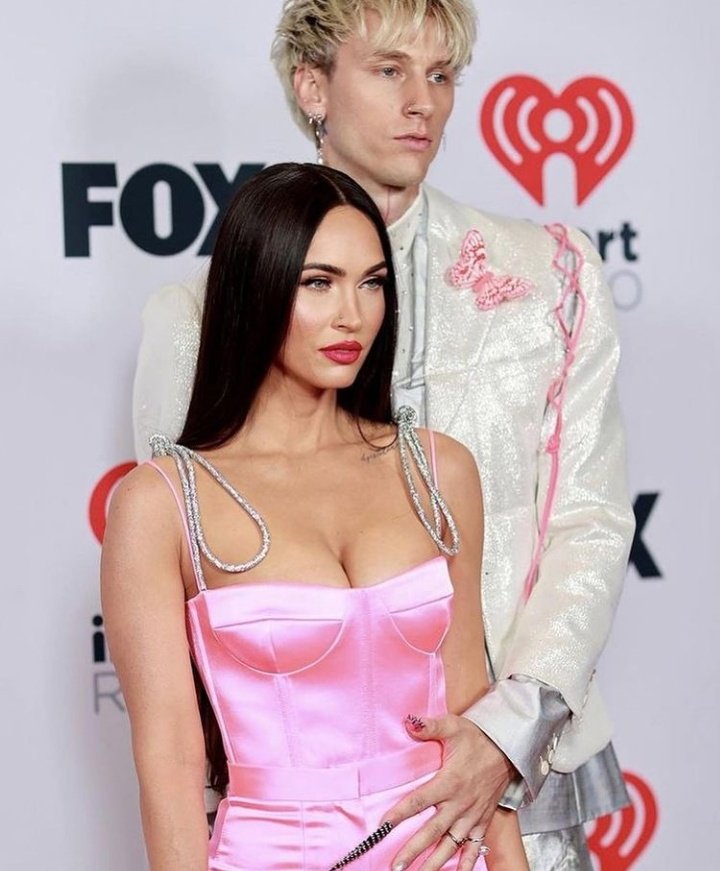 Happy pride to my bisexual ass and to all of you out there 🏳️‍🌈
Enjoy this colson and megan's pic.