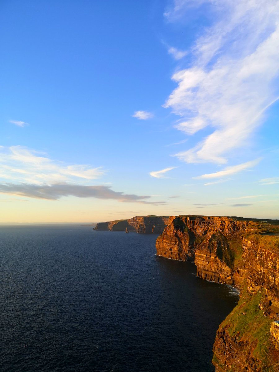 JohnCoast6's tweet photo. Cliffs of Moher, County Clare, Ireland 🌿
#sunsetparadise #OceanLove #sunset 
#Coastal #memories @RTENewsNow @westham009 @LahinchCoast @CliffsOfMoher_ @china 
@SkyNews @TG4TV 
@IrishTimes @nytimesarts @nytimesworld @TimesWorldNews @CNNTravel @travelnewsred @vacationhotelss https://t.co/oRZW6mLCwr