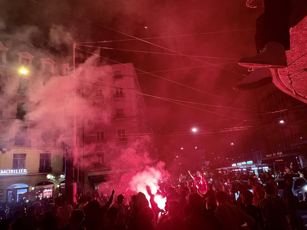 GrenAvery's tweet photo. Ok. On va sûrement pas finir Champion d’Europe, on a certainement pas l’équipe la plus séduisante du tournoi. Mais ce soir, laissez-nous kiffer notre victoire à l’arrachée contre la #FRA, Championne du Monde en Titre. EN ROUTE POUR LES QUARTS DE FINALES LES GARS!! #SUI #EURO2020 https://t.co/vWCnRRFuVu