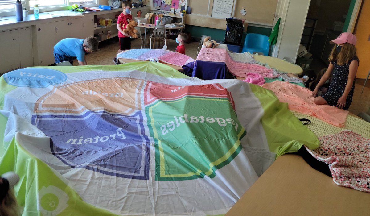 drbs_labrec's tweet photo. BLANKET FORT DAY! ⛺⛺⛺ #teamworkmakesthedreamwork #joy #secondlastdayofschool #itsprettyhot #smilesallday @glendalemacdon1 https://t.co/6UcUDMoGZ1