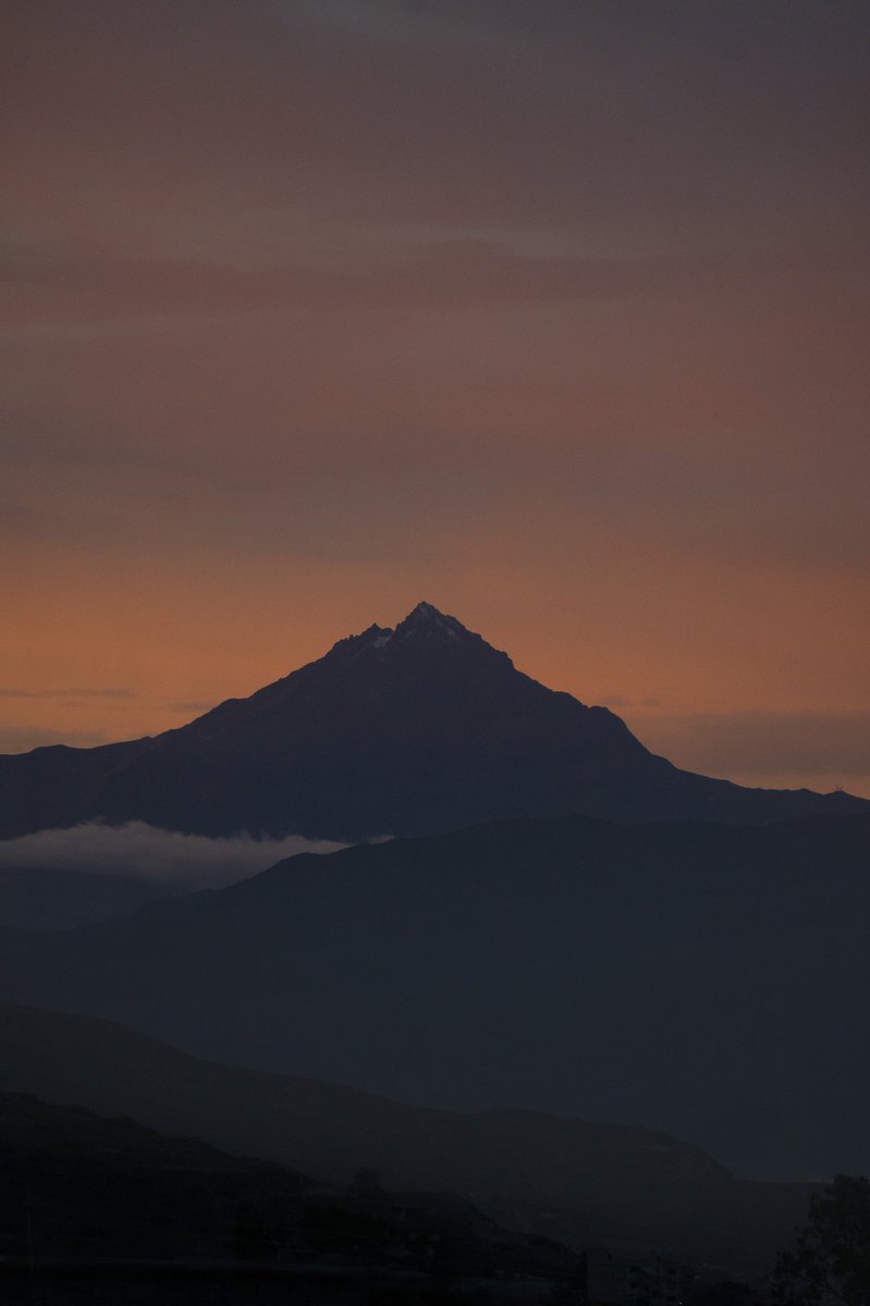 #cotacachi desde la #LaMitadDelMundo hoy!