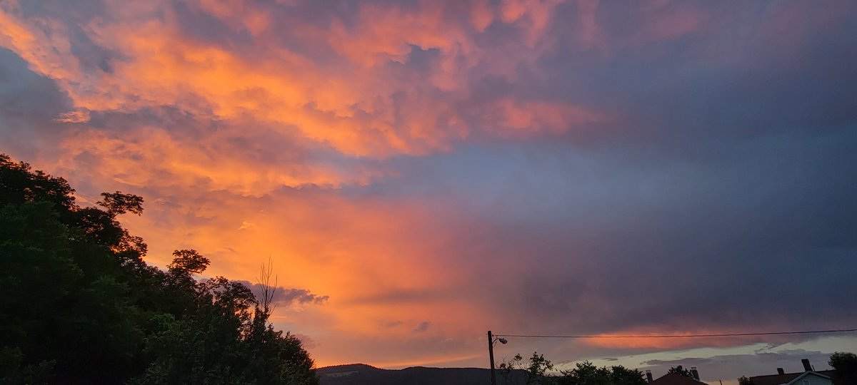 Beautiful sunset in Keyser, WV (Unedited) 😍 #wvwx #sunset #wildandwonderful #picoftheday #beautiful @NWS_BaltWash @spann @StormOfCorn @chesterlampkin @hbwx @wxnewsdesk @capitalweather @MatthewCappucci