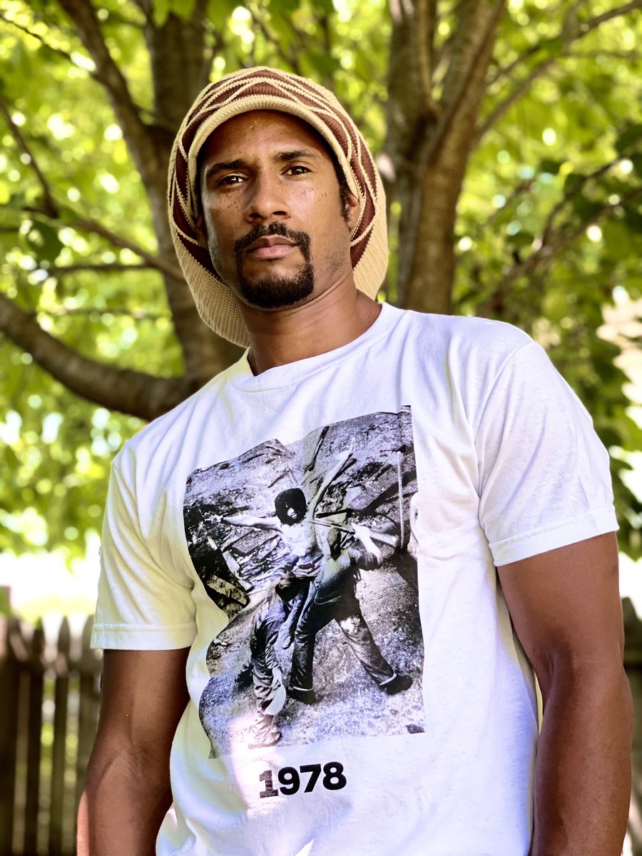 MikeAfricaJr's tweet photo. @themoveorganiz2 x @philaprint collaboration. The designs are striking. A reconstruction of the iconic “Welcome To Philadelphia” shirt. Proceeds for this collab supports the “Justice for Move” Campaign. Go to https://t.co/u30rKzW3q8 #justiceformove #onamove #philly #blackphilly https://t.co/aNdSsE67o1
