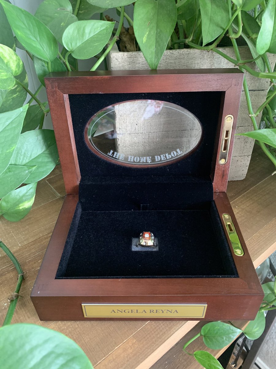 Angela Reyna tweet media