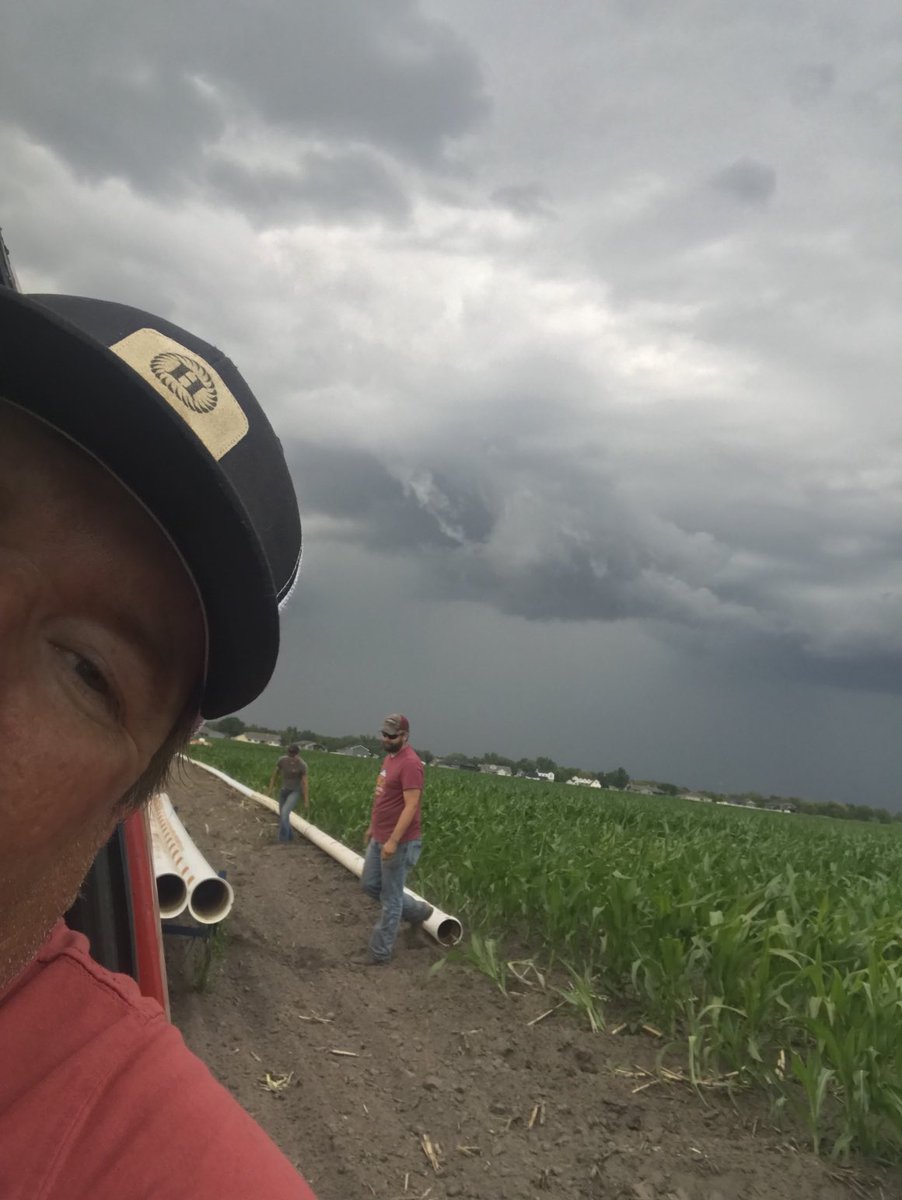 Mrzookeeper's tweet photo. Rain is trying to get closer but probably not https://t.co/ULxH7iOLRo