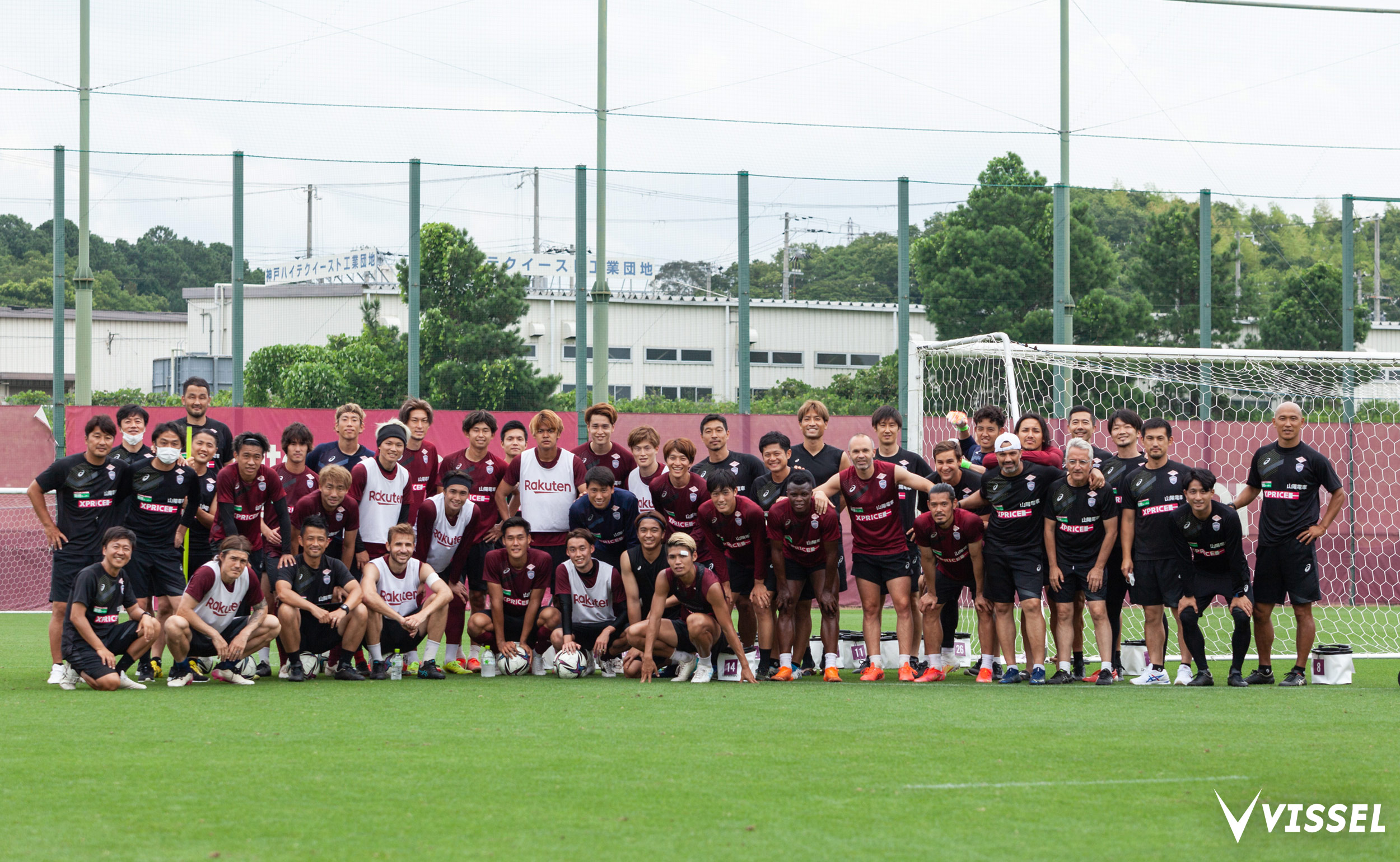 ヴィッセル神戸 最後にチームメイト達と集合写真 みんな応援してますよ 安井選手 One Final Photo With The Team We Are All Rooting For You Ta1121kuya Visselkobe ヴィッセル神戸 T Co Leszvdvwov Twitter