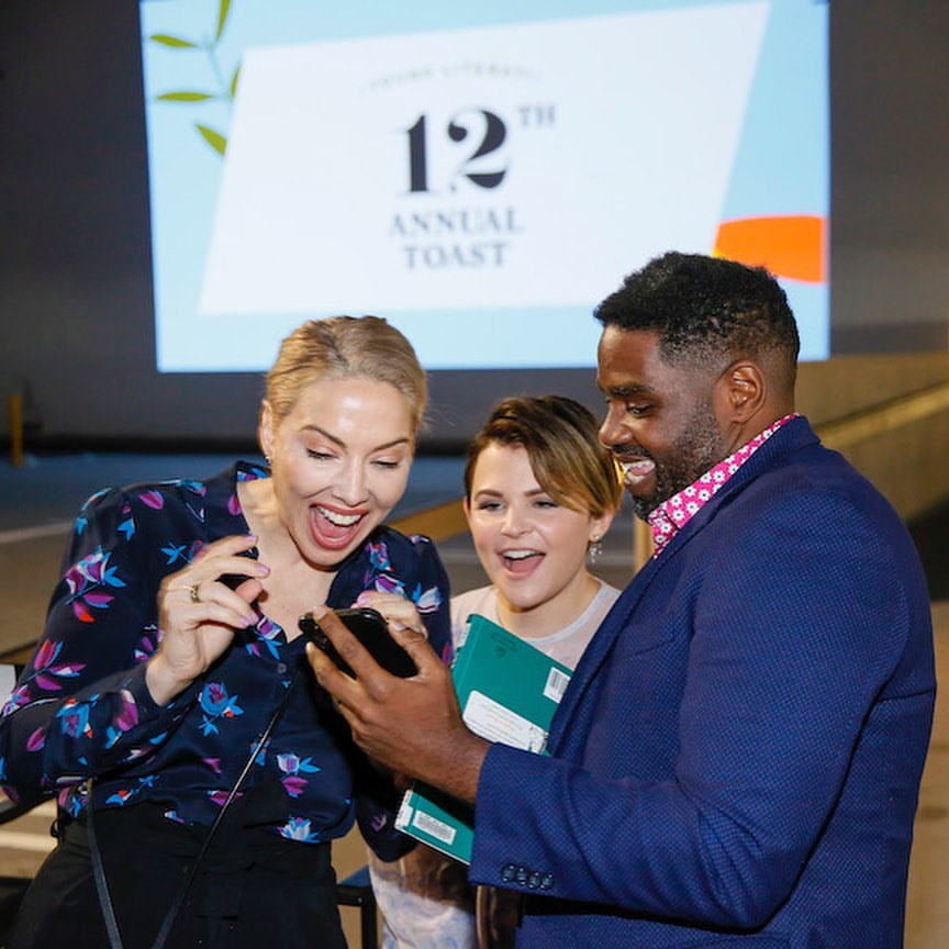 UponASpoiler's tweet photo. youngliteratila What a night at the 12th Annual #YLToast! Thank you to our incredible MC whitneycummings, to our in-person readers ronfunch and Ginnifer Goodwin, and to all our sponsors and attendees! [..] https://t.co/aCyB5SyQWQ https://t.co/bdMVkMrlZV