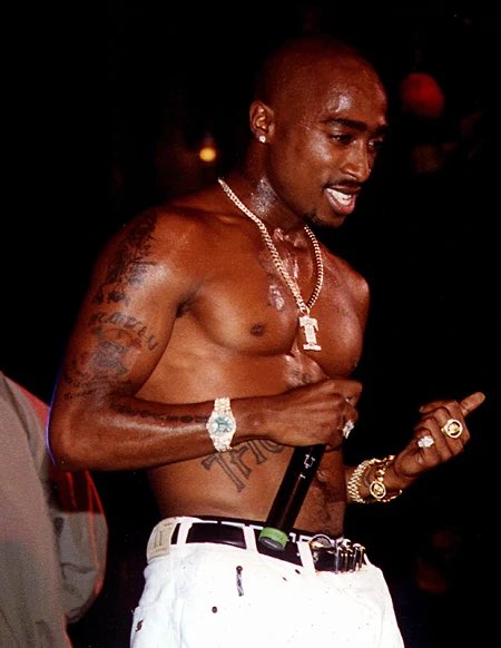 iam_theleah's tweet photo. Tupac or Merlin Santana fine asses 😍😭 #ripthem 😢 https://t.co/8RZ6gx08yM