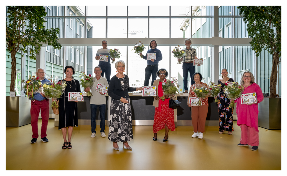'Zonder vrijwilligers, zou onze stad op slot zitten', zegt wethouder Actief Burgerschap  <a href="/ritanoordzij/">Rita Noordzij</a> . In een televisieuitzending via  <a href="/rtvzaanstreek/">RTV Zaanstreek</a>  werden afgelopen vrijdag alle Zaanse vrijwilligers in zonnetje gezet. Ook werden er tien cheques verloot van € 500. 🥳