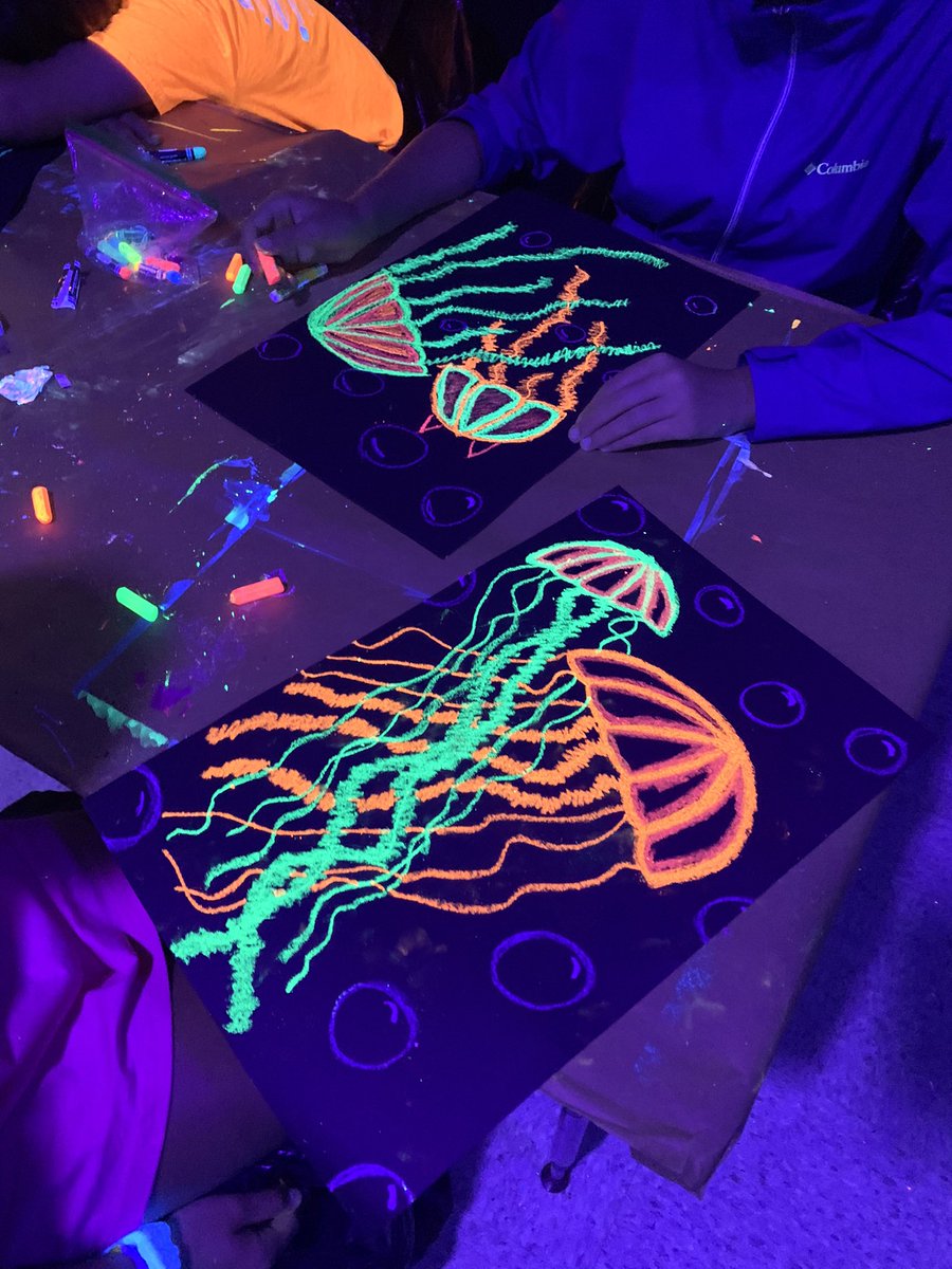 gakroenke's tweet image. 💚🧡💛 These glowin’ jellyfish! Did you know that there really are jellyfish that can glow? They are called Aequorea jellies &amp;amp; they glow with a bioluminescent protein. The things we learn @Sequiota #spsartworks #spsexplore