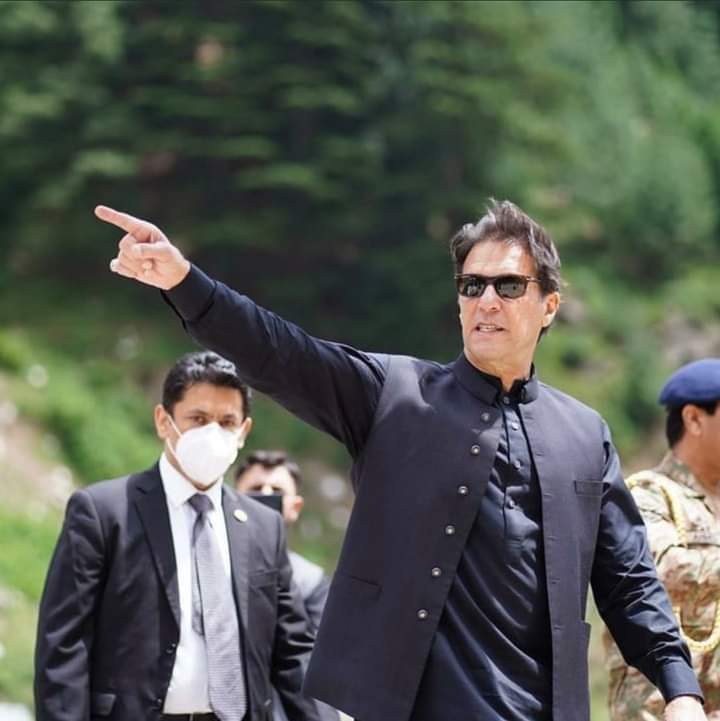 junaidzain6's tweet photo. Relatives: Aur sunao beta kaisi jaa rahi ha parhai 

Me: wo jaa rahi ha dkhein🤣 https://t.co/loyFqdgvXx